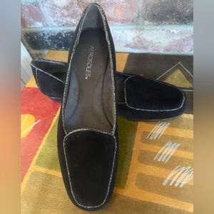 NWOB Aerosoles Survival Black Suede Loafers. Women’s Size: 8.